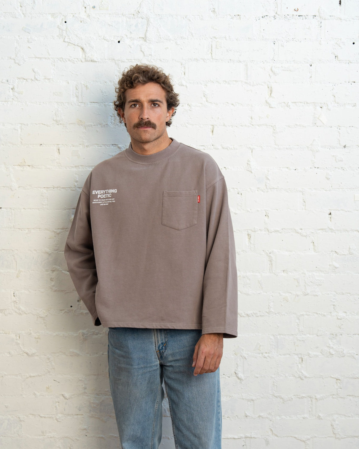 POCKET BROWN CREWNECK