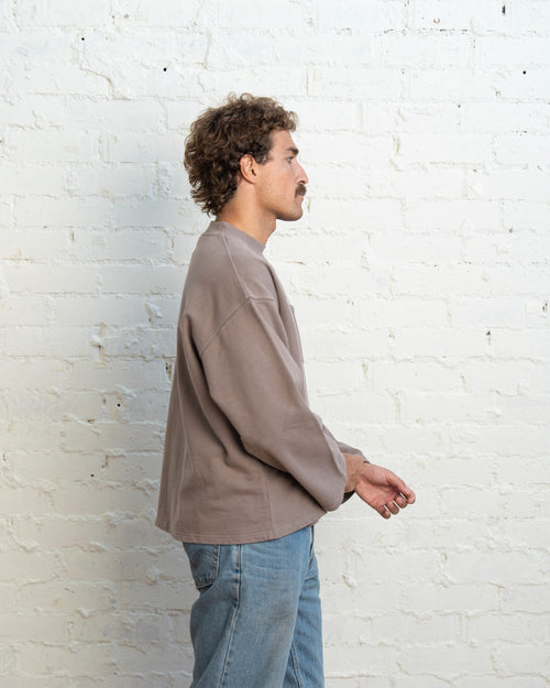 POCKET BROWN CREWNECK