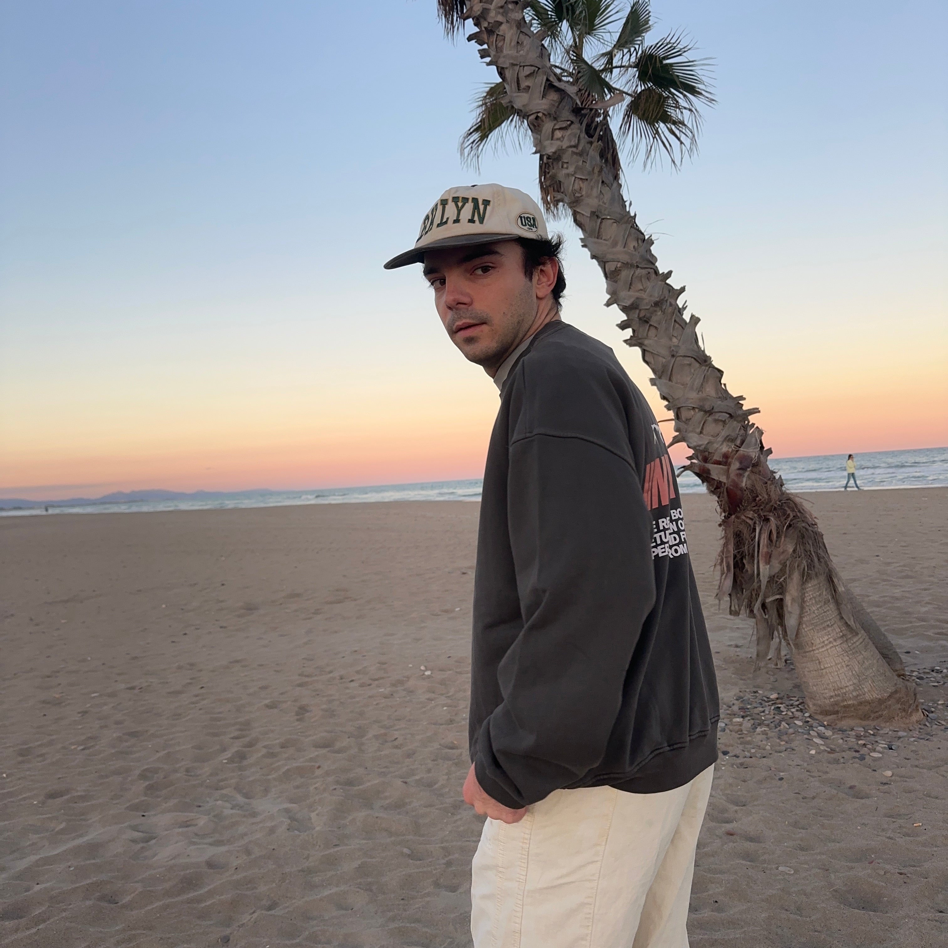 GREY VINTAGE CREWNECK